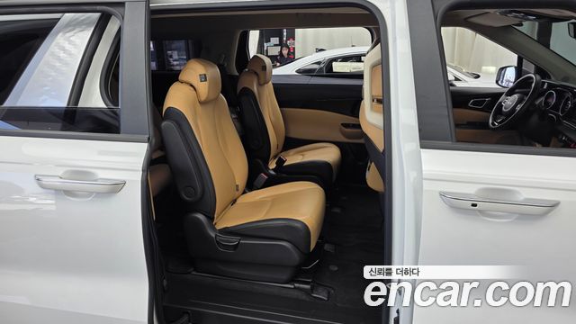 Kia Canival 2023 — photo 18