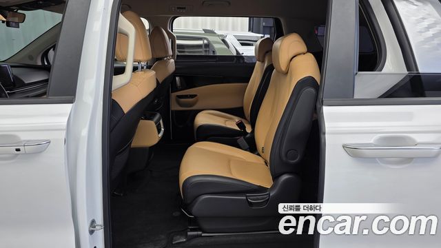 Kia Canival 2023 — photo 16