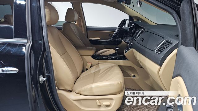Kia Canival 2019 — photo 17
