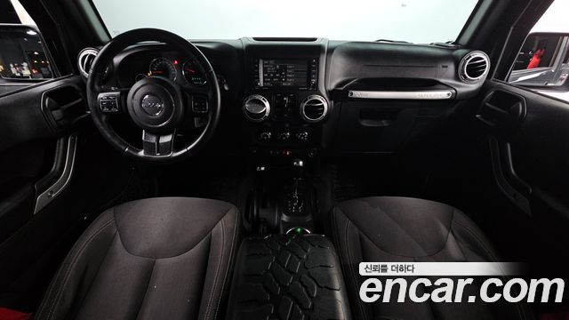 Jeep Wrangler 2016 — photo 10