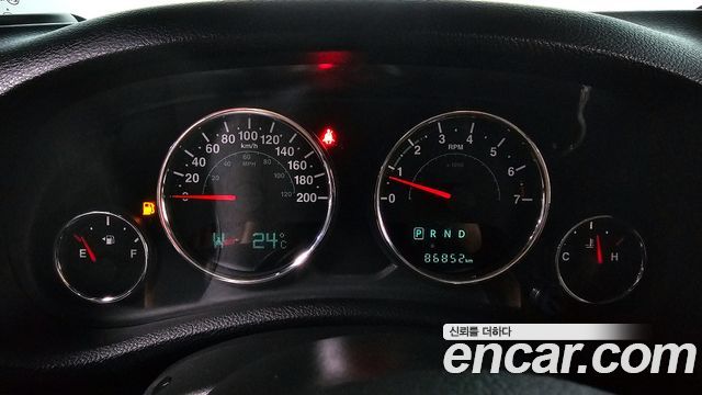 Jeep Wrangler 2016 — photo 11