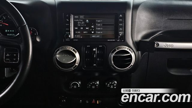 Jeep Wrangler 2016 — photo 21