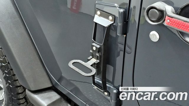 Jeep Wrangler 2016 — photo 24