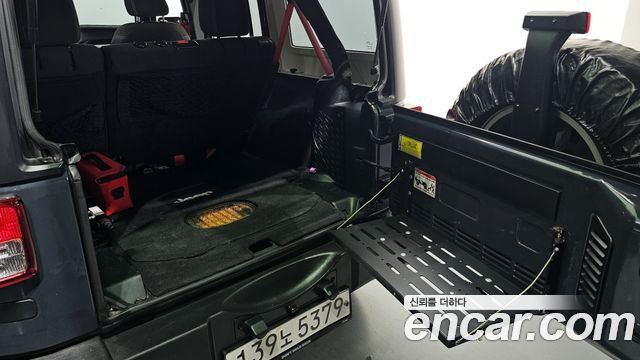 Jeep Wrangler 2016 — photo 25