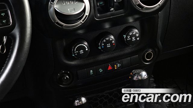 Jeep Wrangler 2016 — photo 26