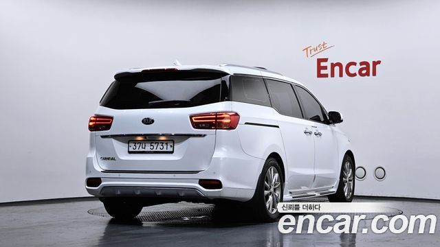 Kia Canival 2019 — photo 2