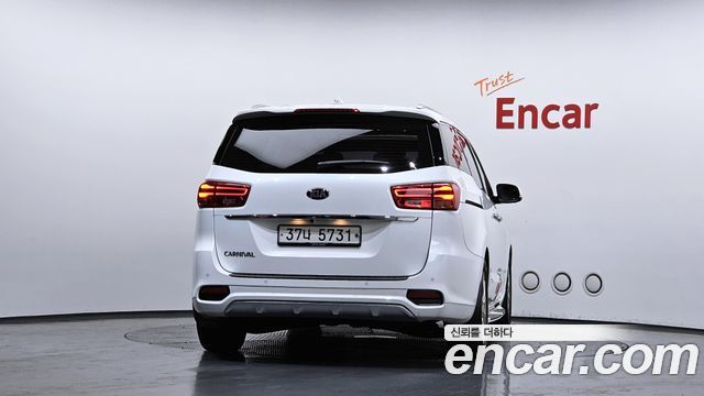 Kia Canival 2019 — photo 4