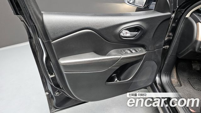 Jeep Cherokee 2017 — photo 14