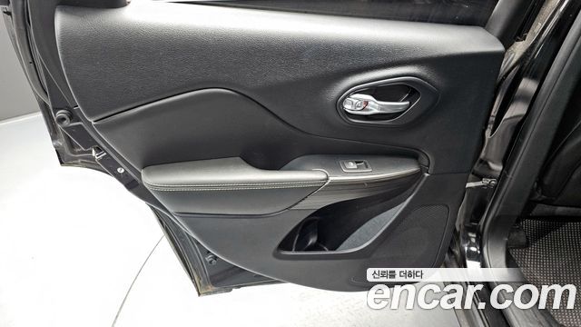 Jeep Cherokee 2017 — photo 15