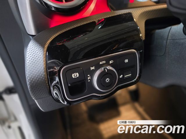 Mercedes-Benz CLA-Class 2022 — photo 10