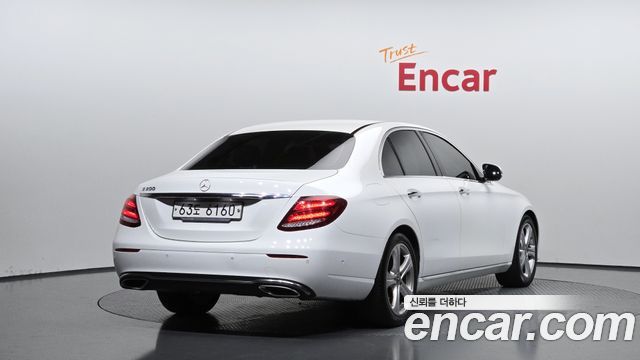Mercedes-Benz E-Class 2018 — photo 2