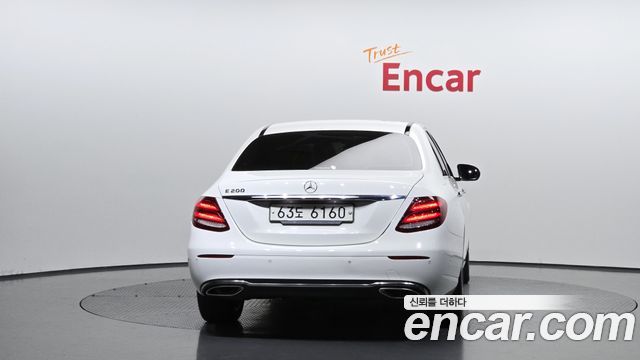 Mercedes-Benz E-Class 2018 — photo 4