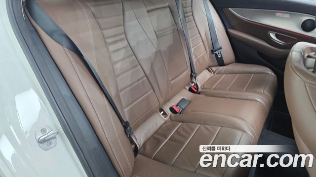 Mercedes-Benz E-Class 2018 — photo 17