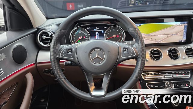 Mercedes-Benz E-Class 2018 — photo 19