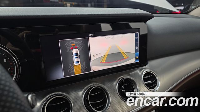 Mercedes-Benz E-Class 2018 — photo 21