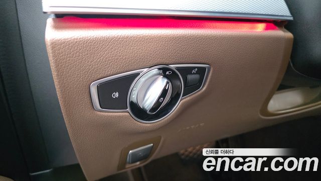 Mercedes-Benz E-Class 2018 — photo 24