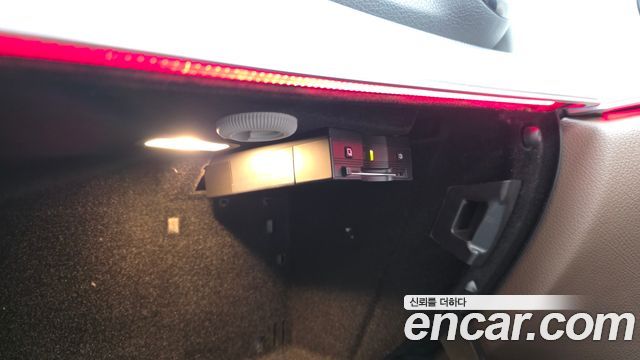 Mercedes-Benz E-Class 2018 — photo 26