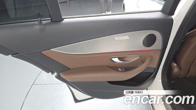 Mercedes-Benz E-Class 2018 — photo 15