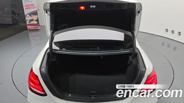 Mercedes-Benz E-Class 2018 — photo 30
