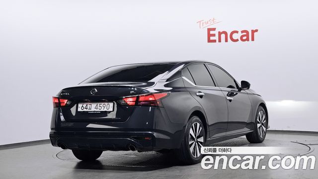 Nissan Altima 2019 — photo 2