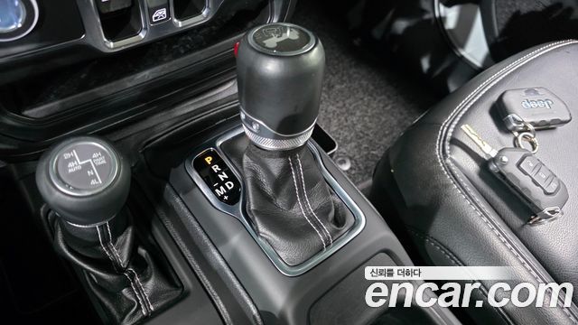 Jeep Wrangler 2022 — photo 12