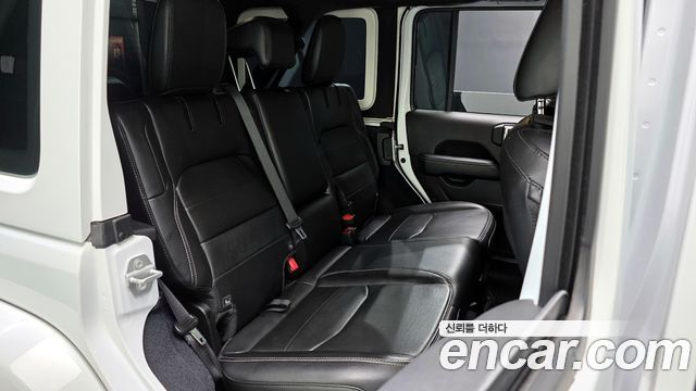 Jeep Wrangler 2022 — photo 17