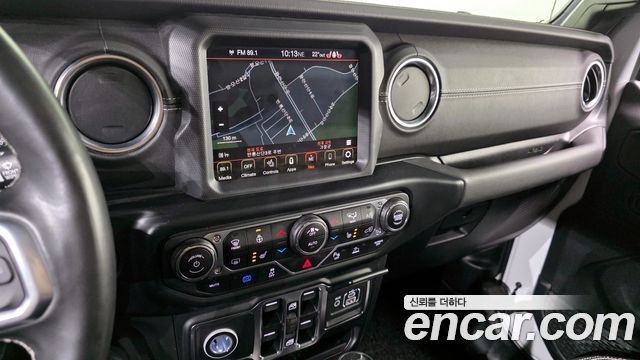 Jeep Wrangler 2022 — photo 20