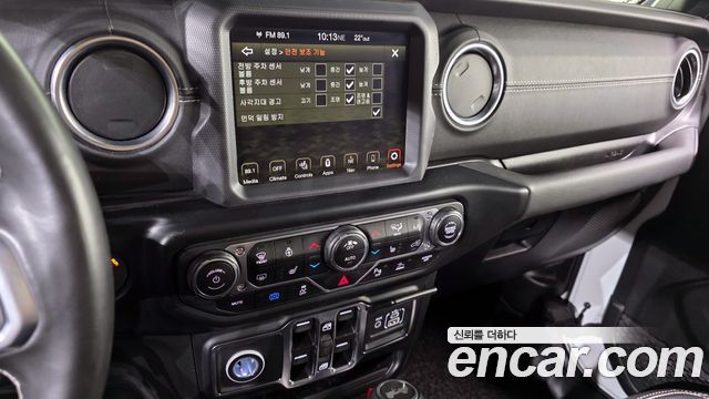 Jeep Wrangler 2022 — photo 22