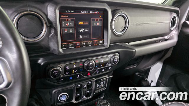 Jeep Wrangler 2022 — photo 23
