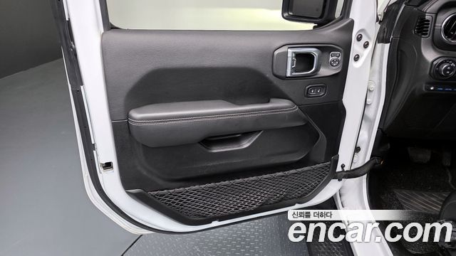 Jeep Wrangler 2022 — photo 14