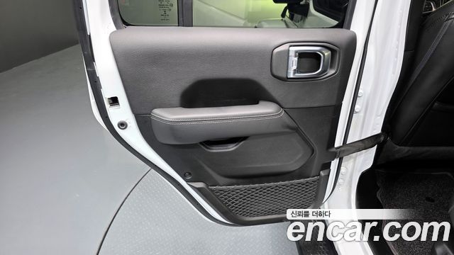 Jeep Wrangler 2022 — photo 15