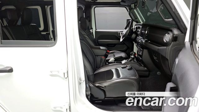 Jeep Wrangler 2022 — photo 16