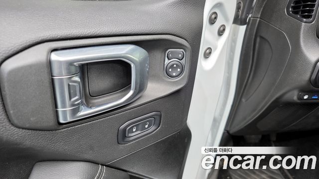 Jeep Wrangler 2022 — photo 28
