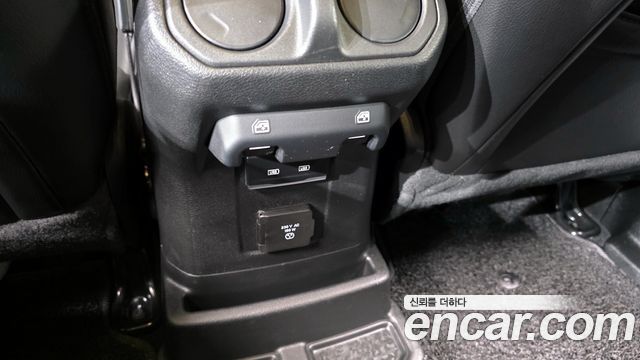 Jeep Wrangler 2022 — photo 31