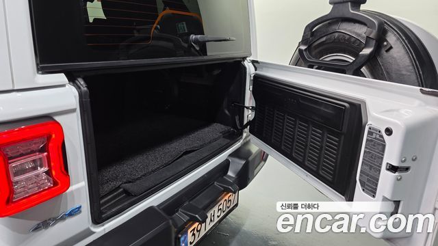 Jeep Wrangler 2022 — photo 35