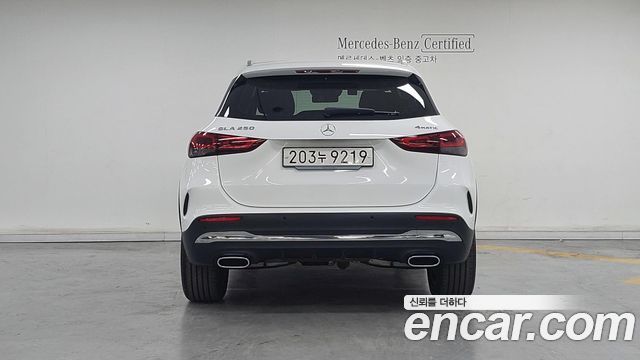 Mercedes-Benz GLA-Class 2023 — photo 4