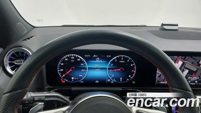 Mercedes-Benz GLA-Class 2023 — photo 8