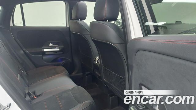 Mercedes-Benz GLA-Class 2023 — photo 10