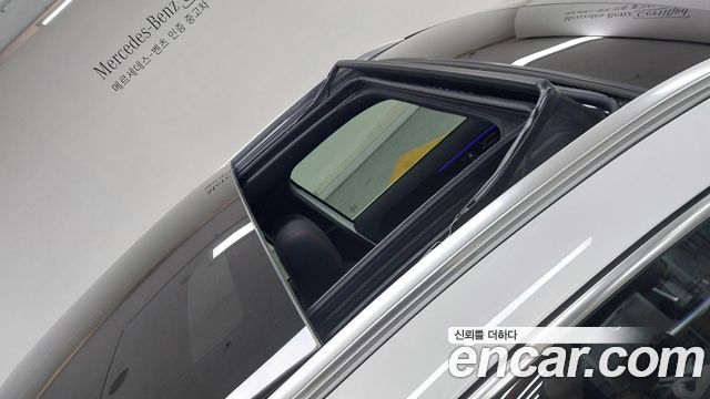 Mercedes-Benz GLA-Class 2023 — photo 12