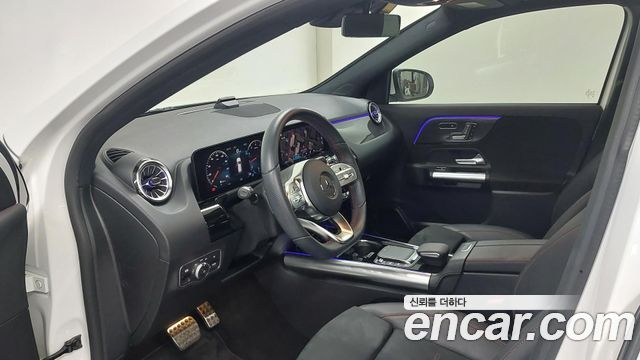 Mercedes-Benz GLA-Class 2023 — photo 13