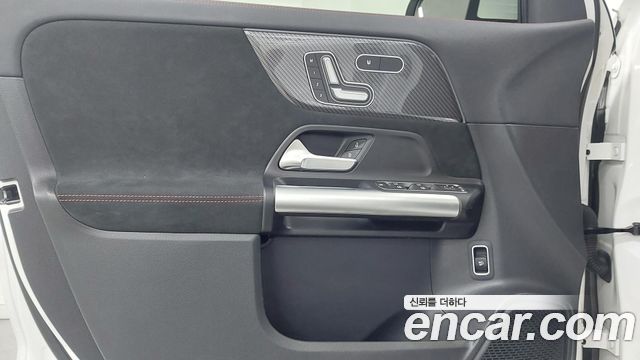 Mercedes-Benz GLA-Class 2023 — photo 15