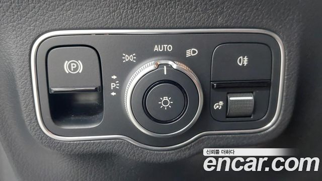 Mercedes-Benz GLA-Class 2023 — photo 20