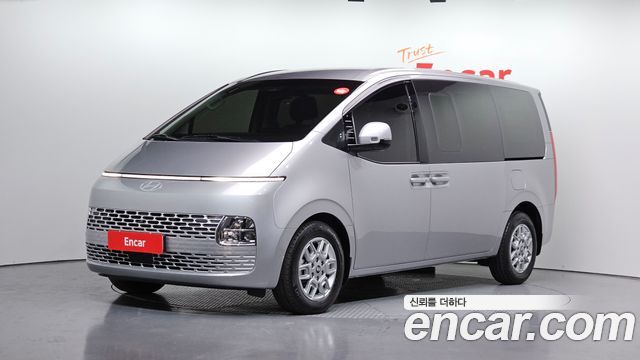Hyundai Staria 2025 — photo 1
