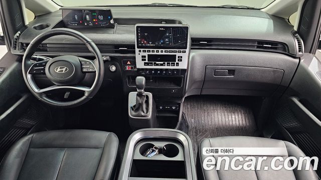 Hyundai Staria 2025 — photo 7