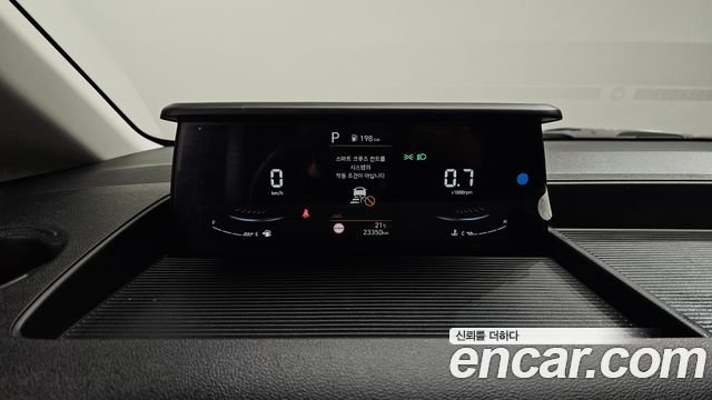 Hyundai Staria 2025 — photo 8