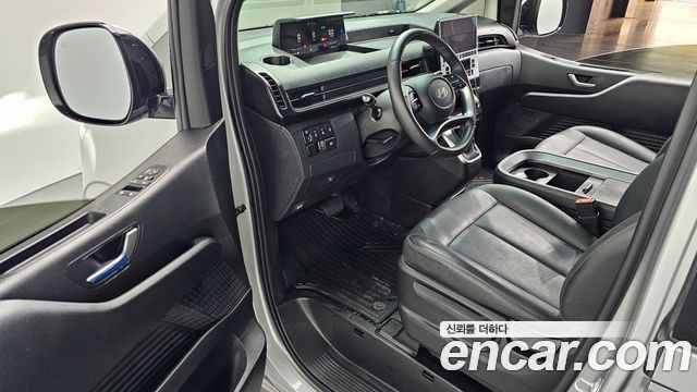 Hyundai Staria 2025 — photo 10