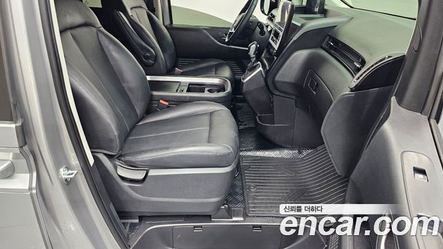 Hyundai Staria 2025 — photo 11