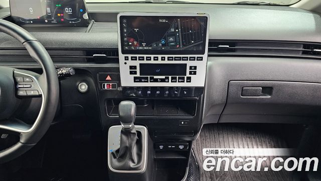 Hyundai Staria 2025 — photo 16
