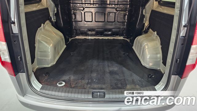 Hyundai Staria 2025 — photo 20