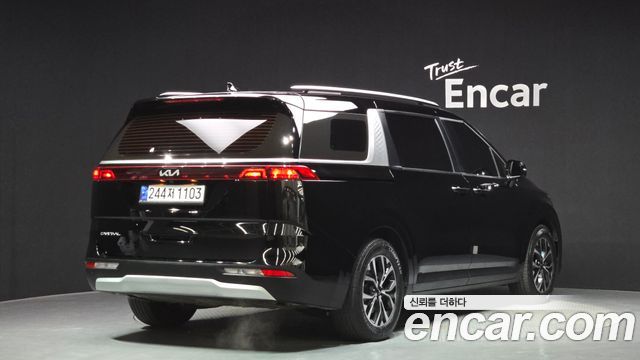 Kia Canival 2023 — photo 2